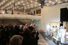 Зрители города Ратинген аплодируют актерам Иркутского театра